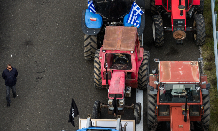 Αγρότες: Άνοιξαν το τελωνείο Ευζώνων και η παλαιά εθνική οδός Πατρών - Πύργου