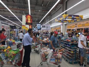 Κατάρ: Σε πανικό οι κάτοικοι αδειάζουν στα σούπερ μάρκετ