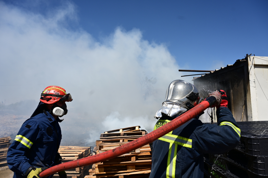 Φωτιά τώρα στον Ασπρόπυργο
