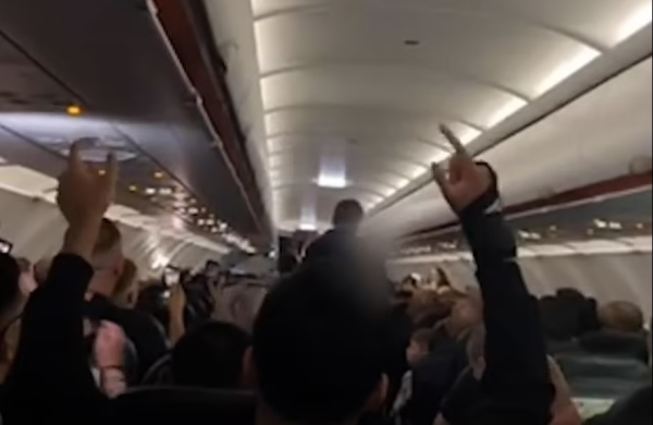 Ζευγάρι προκάλεσε αναγκαστική προσγείωση στο Ηράκλειο