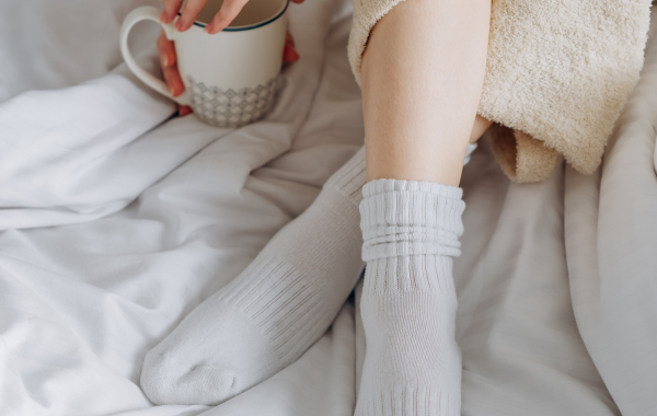 Τελικά πρέπει να κοιμόμαστε με ή χωρίς κάλτσες;