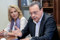 Δούρου: Τρεις μήνες χωριζόμαστε δίνοντας διαπιστευτήρια ποιος αγαπάει τον Τσίπρα - Στόχος της εισήγησης Φάμελλου να διαλυθεί ο ΣΥΡΙΖΑ