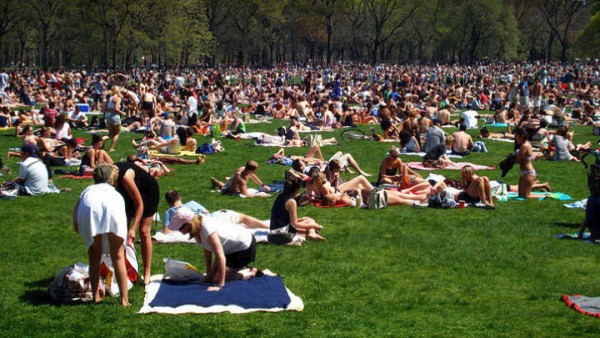 Ανοίγει στο Παρίσι το πρώτο πάρκο για γυμνιστές