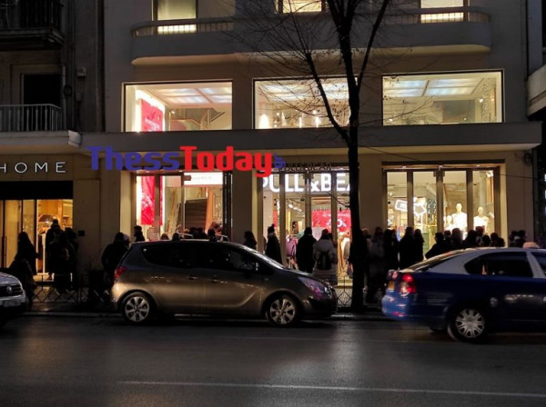 Πανικός στα πολυκαταστήματα της Θεσσαλονίκης, ολη η πόλη μια ουρά