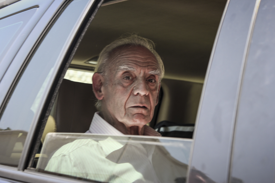 Διέρρηξαν το σπίτι του Τσοχατζόπουλου και... ξήλωσαν μέχρι και τα πατώματα