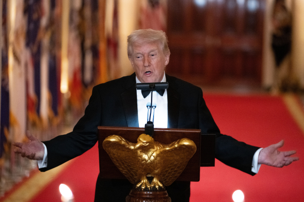 Ο πρόεδρος Τραμπ στέλνει πλωτό νοσοκομείο στη Γροιλανδία