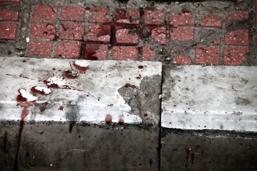 «Δράκος» του Πειραιά: «Είχε πιάσει το κεφάλι μου από τα μαλλιά, με κοπανούσε στο πάτωμα», συγκλονίζει η περιγραφή της 20χρονης