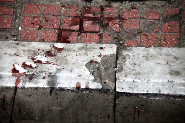 «Δράκος» του Πειραιά: «Είχε πιάσει το κεφάλι μου από τα μαλλιά, με κοπανούσε στο πάτωμα», συγκλονίζει η περιγραφή της 20χρονης