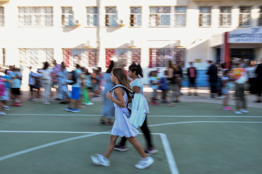 Αναπληρωτές εκπαιδευτικοί: Γκρίνια για τις κουτσουρεμένες προσλήψεις και τα ηχηρά κενά στα σχολεία