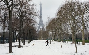 Σε συναγερμό η μισή Γαλλία για τις χιονοπτώσεις