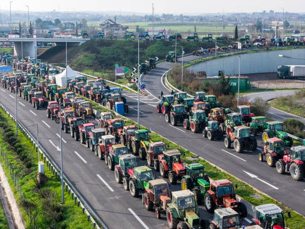 Σαββατοκύριακο αποφάσεων για τους αγρότες - Κλειστό το ρεύμα προς Αθήνα στα Μάλγαρα