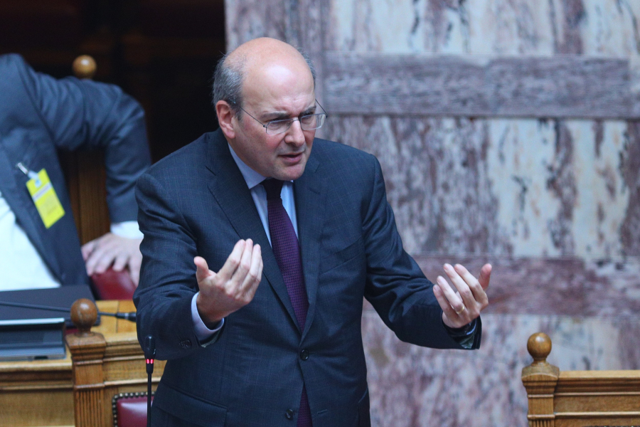 Νέα σύγκρουση για τα Τέμπη στη Βουλή: «Στο Μάτι δεν κάνατε το ίδιο» - «Εμείς δεν βάζουμε σε ζύγι τις τραγωδίες»