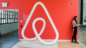 Airbnb: Απολύει το 25% των εργαζομένων της λόγω κορονοϊού