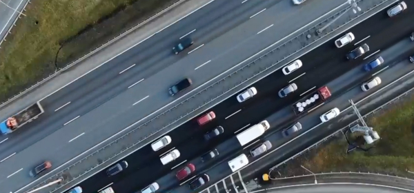 Γνωστός επιχειρηματίας με μαγαζιά σε Αθήνα και Μύκονο ο «ραλίστας» που οδηγούσε ανάποδα