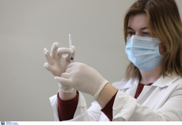 Φόβος να πεταχτούν εκατομμύρια δόσεις εμβολίου λόγω αχρηστίας