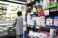 «Πείτε τα προϊόντα που υπάρχει αισχροκέρδεια»: Οι βολές ΕΕΚΕ στο υπουργείο και οι ακραίες περιπτώσεις ακρίβειας