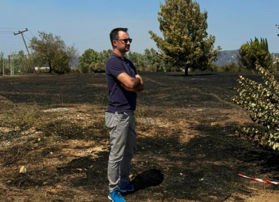 Ο Αλέξης Χαρίτσης λέει «τα πράγματα με το όνομά τους» για τις φωτιές στην Αχαΐα