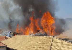 Σε ύφεση η πυρκαγιά στην Λευκάδα - Έξι σπίτια έγιναν «στάχτη»
