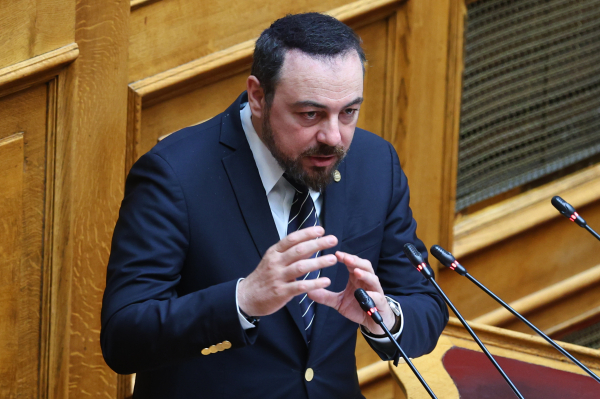 ΠΑΣΟΚ: Υδρογονάνθρακες χωρίς κοινωνικό αντίκρισμα - Άδειος ο «κουμπαράς» του ασφαλιστικού των επόμενων γενεών