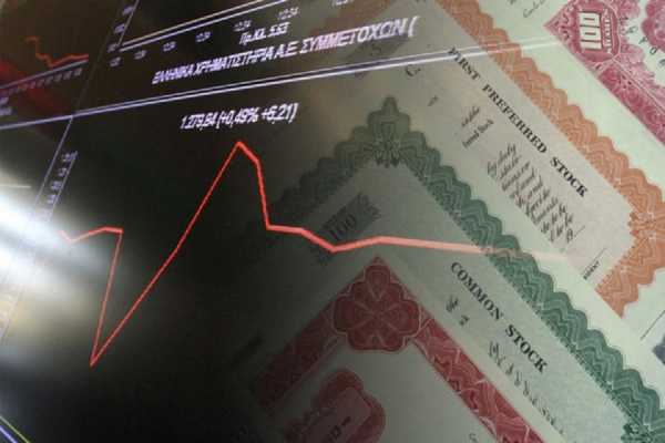 «Πέφτουν» οι αποδόσεις των ελληνικών ομολόγων