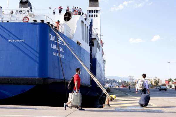 Ξεκίνησε η έξοδος των εκδρομέων - Πάνω από 44.000 οι αναχωρήσεις το τριήμερο