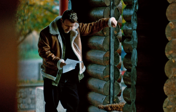 Ο Γιάννης Πλούταρχος παρουσιάζει το κινηματογραφικής αισθητικής βίντεο κλιπ του «Δε Γίνεται»