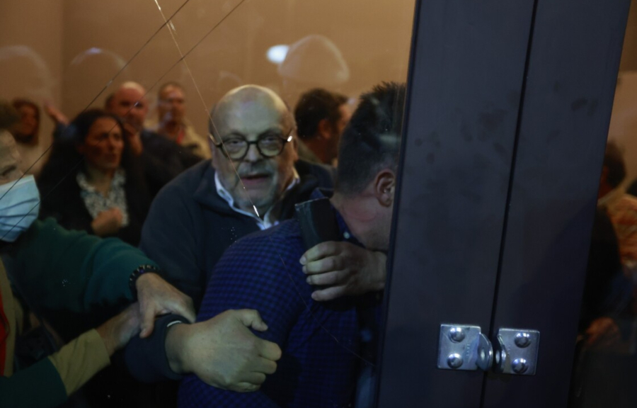 Ευάγγελος Αντώναρος: Απάντησε για το κεφαλοκλείδωμα στον πορτιέρη του συνεδρίου ΣΥΡΙΖΑ - Γιατί το έκανε