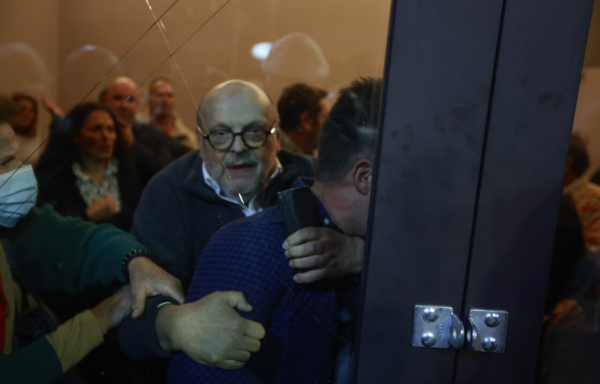 Ευάγγελος Αντώναρος: Απάντησε για το κεφαλοκλείδωμα στον πορτιέρη του συνεδρίου ΣΥΡΙΖΑ - Γιατί το έκανε