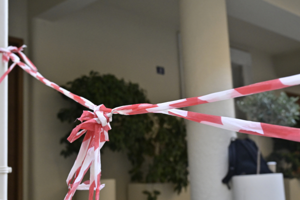 Γιώργος Μαζωνάκης: Ξανά στην ασφάλεια Κυψέλης το ζευγάρι των γιατρών, συνοδεία αστυνομικών