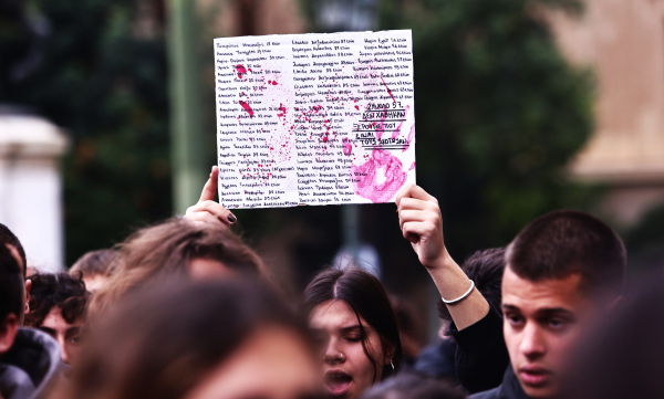 Δεκάδες χιλιάδες είπαν όχι στη συγκάλυψη για Τέμπη, μικροεπεισόδια στην Αθήνα