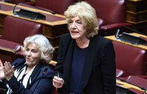 Όταν η Σία «δίνει ρέστα» στη Βουλή
