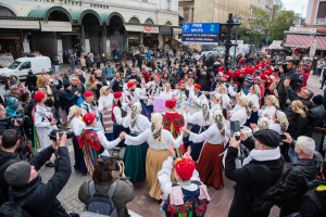 H Aθήνα γιορτάζει την Τσικνοπέμπτη με μεγάλο υπαίθριο γλέντι