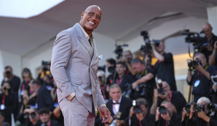 «The Smashing Machine»: Tα δάκρυα του Ντουέιν Τζόνσον για το 15λεπο χειροκρότημα στη Βενετία