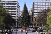 Η Αθήνα «φωταγωγείται» - Ανάβει σήμερα το Χριστουγεννιάτικο δέντρο στο Σύνταγμα