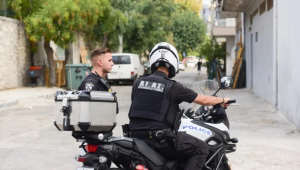 Αυτόπτης μάρτυρας για ξυλοδαρμό 14χρονης στη Γλυφάδα: «Χτυπήθηκε με κινήσεις που έδειχναν εμπειρία»