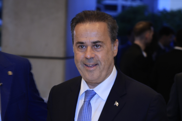 Εκτός κάδρου ο Παπασταύρου