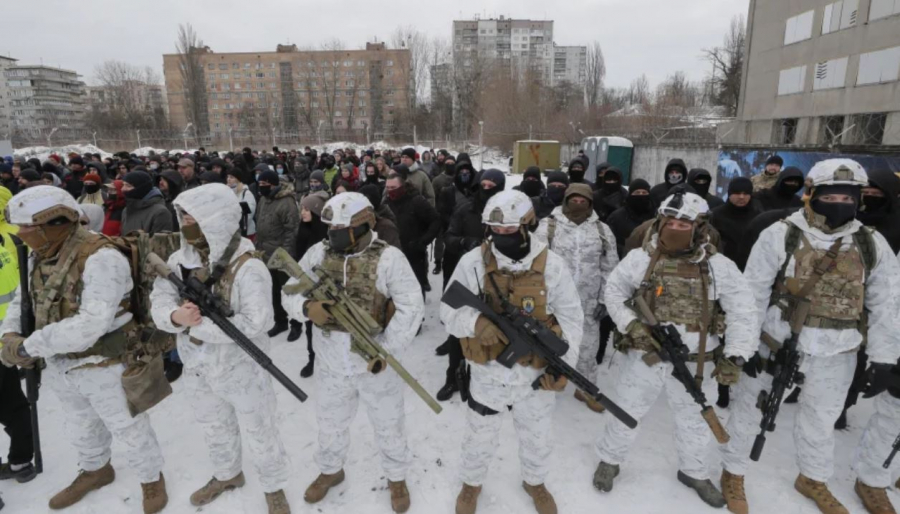 Με το «δάχτυλο στη σκανδάλη» στην Ουκρανία: Εκκενώνουν την πρεσβεία τους οι ΗΠΑ