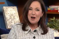 Κοραλία Καράντη: Με φλερτάρουν άνδρες σχεδόν στην ηλικία του γιου μου, με τρομάζει πολύ