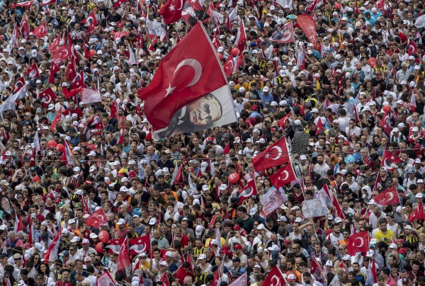 Εκλογές στην Τουρκία: Ώρα μηδέν για τον Ερντογάν - Απειλή ο Ιντζέ για τον Σουλτάνο