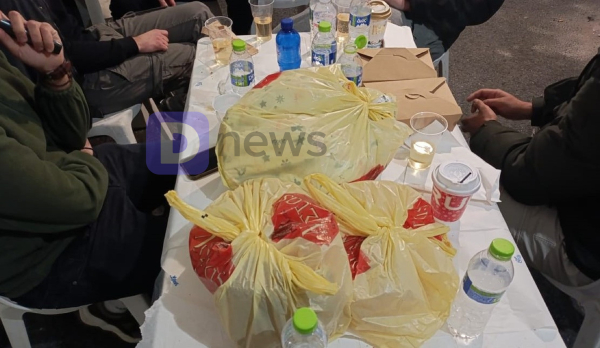 Μπλόκο Νίκαιας: Η εστίαση στο πλευρό των αγροτών, τους πήγαν μερίδες φαγητού