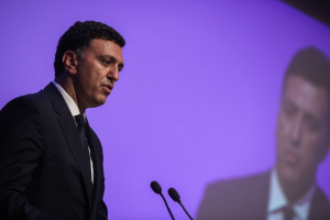 Τι απαντά ο Βασίλης Κικίλιας για την παραλία «Ναυάγιο» στη Ζάκυνθο η οποία ήταν γεμάτη σκουπίδια