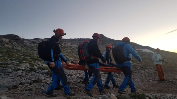 Μεγάλη κινητοποίηση για 35χρονο που έπεσε από ύψος 12 μέτρων στον Όλυμπο