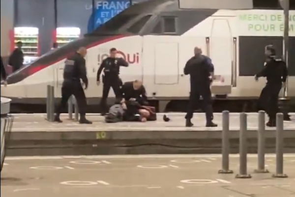 Παρίσι: Εκκενώνεται ο σιδηροδρομικός σταθμός Μονπαρνάς - Αναφορές για νεκρό από πυροβολισμούς (Βίντεο)