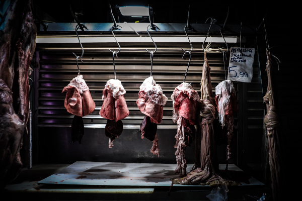 Ακριβότερο από ποτέ το Πάσχα 2026: Στα ύψη κρέας, φρούτα και τσουρέκια