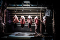 Ακριβότερο από ποτέ το Πάσχα 2026: Στα ύψη κρέας, φρούτα και τσουρέκια