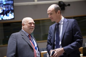 Τ.Βίζερ: Με επιπλέον όρους η ελάφρυνση χρέους