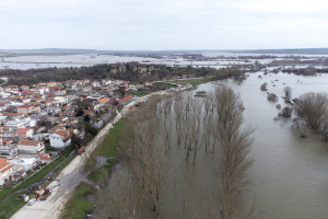 Εβρος: Eικόνες καταστροφής – Χιλιάδες στρέμματα γης κάτω από το νερό