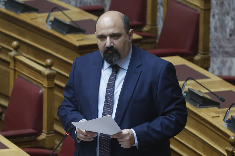 Βουλή: Ένταση και αποχωρήσεις στη συζήτηση για την παραπομπή Τριαντόπουλου - Live