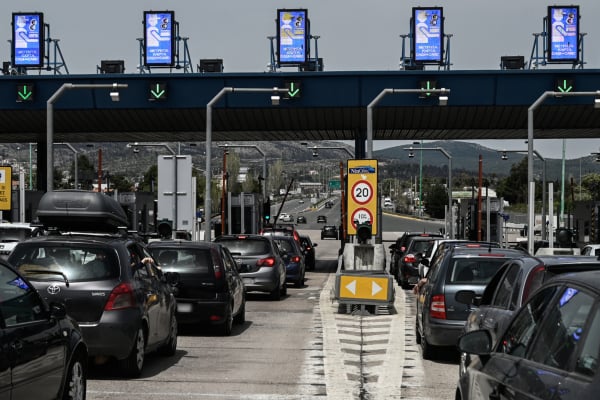 Έξοδος Πάσχα 2025: Αυξημένη κίνηση σε Αττική, εθνικές οδούς και λιμάνι του Πειραιά
