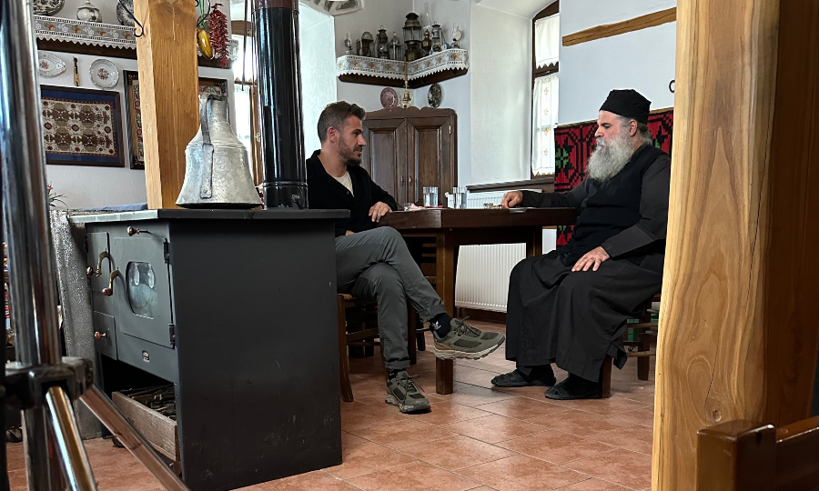 Ρεκόρ σεζόν για τον Πετρετζίκη το Σάββατο με 33,5% τηλεθέαση με το μαγειρικό ταξίδι στο Άγιο Όρος